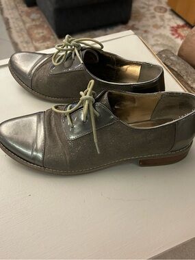 Metallic Taupe Oxford Lace-Up Shoes by Seychelles 8.5